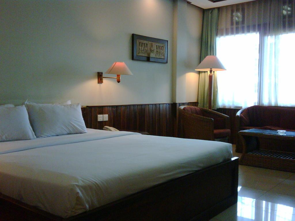 Sunrise Hotel Beach Pangandaran Habitación foto